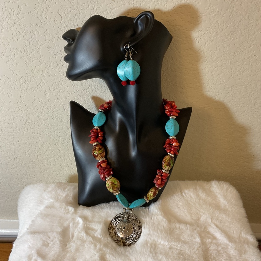 Women’s necklace and earrings. Excellent pre owned jewelry set.